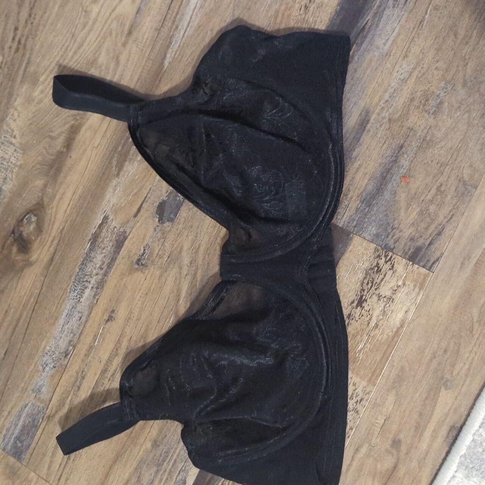 Wacoal sexy lace bra in a 40D